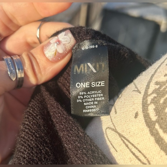 Black & Silver Shrug Shawl Shoulder Wrap EUC! - Picture 8 of 8